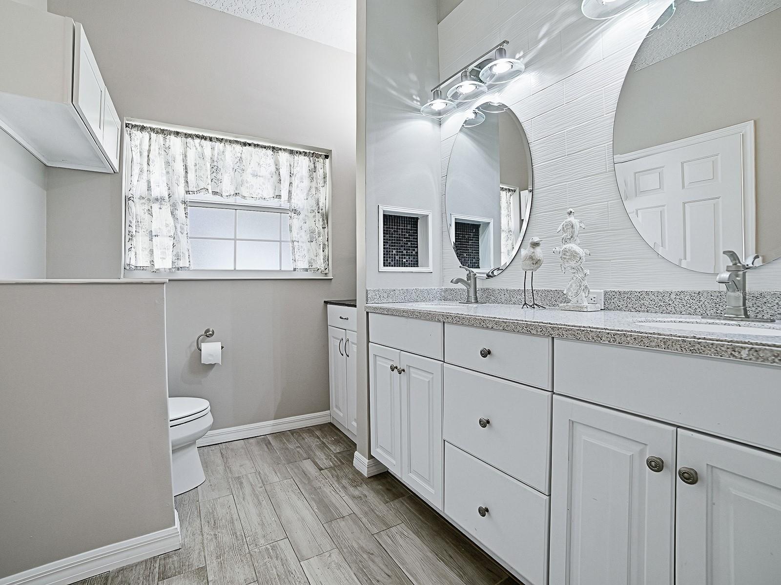 Image 25 of 64 For 2652 Grand Island Shores Road