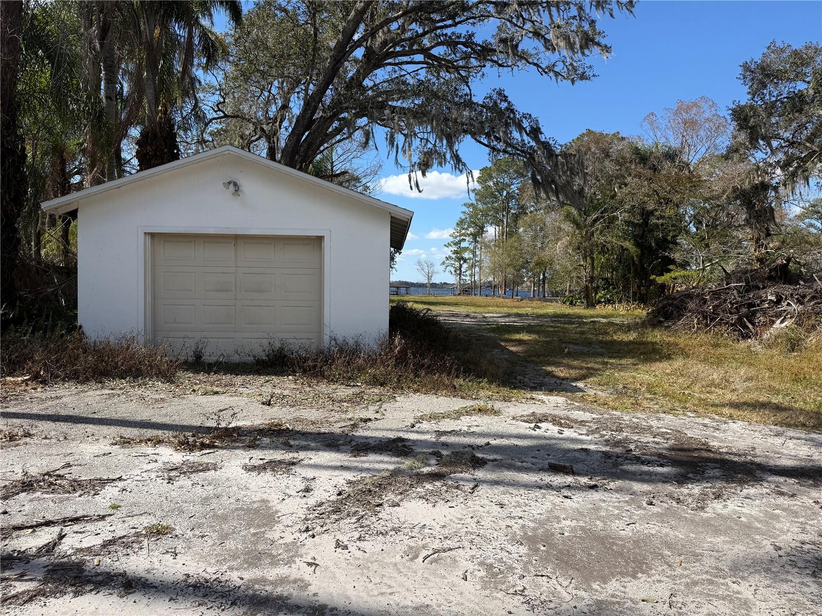 Image 11 of 30 For 12518 Lake Mary Jane Road