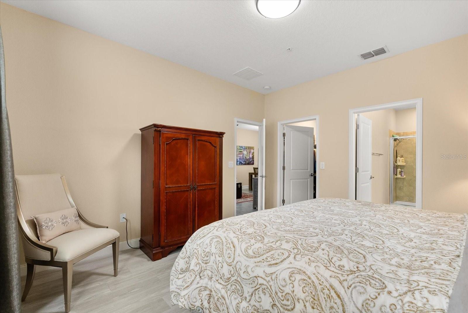 Image 20 of 28 For 3538 Fairwaters Court B