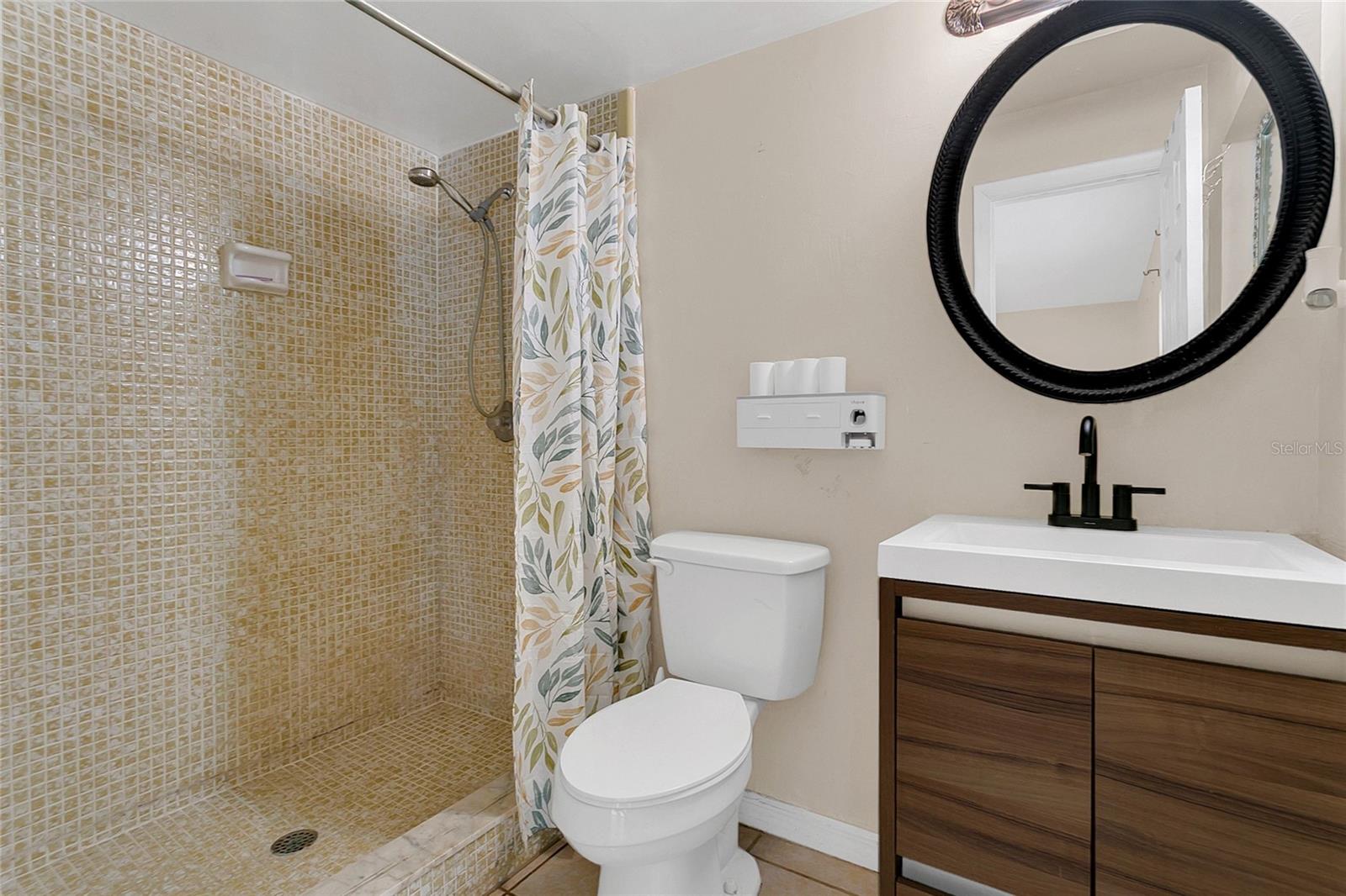 Image 17 of 24 For 561 Orange Street