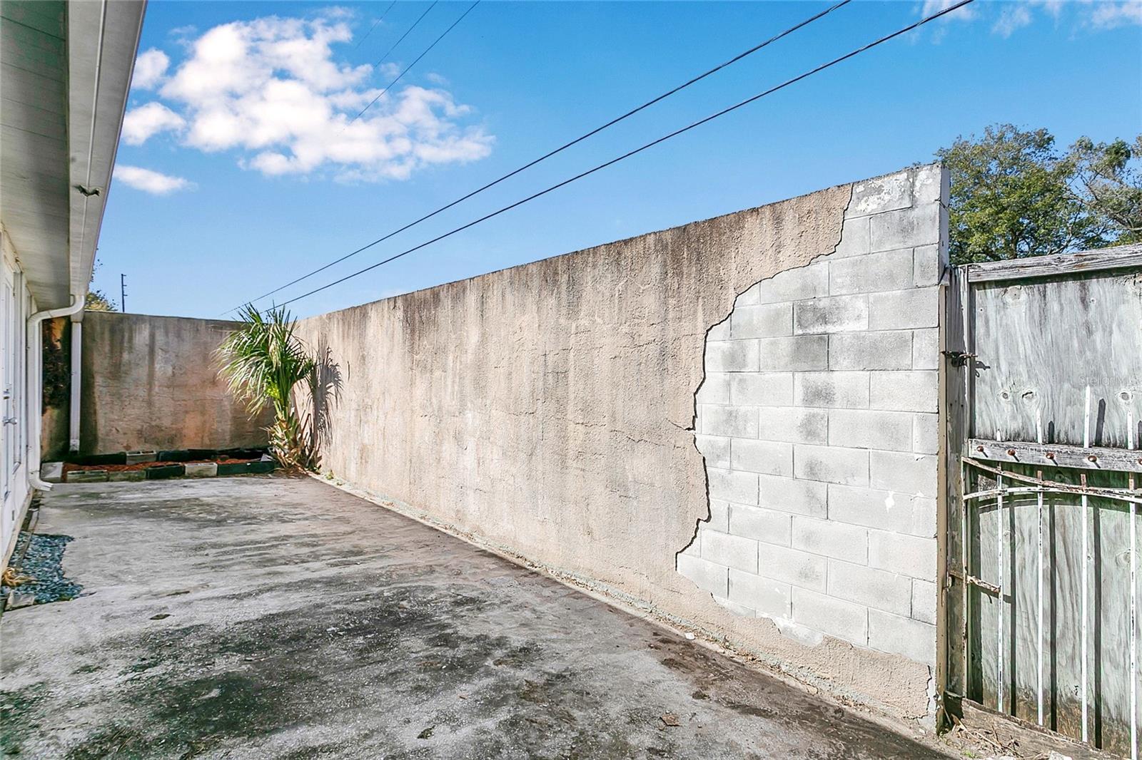 Image 22 of 24 For 561 Orange Street