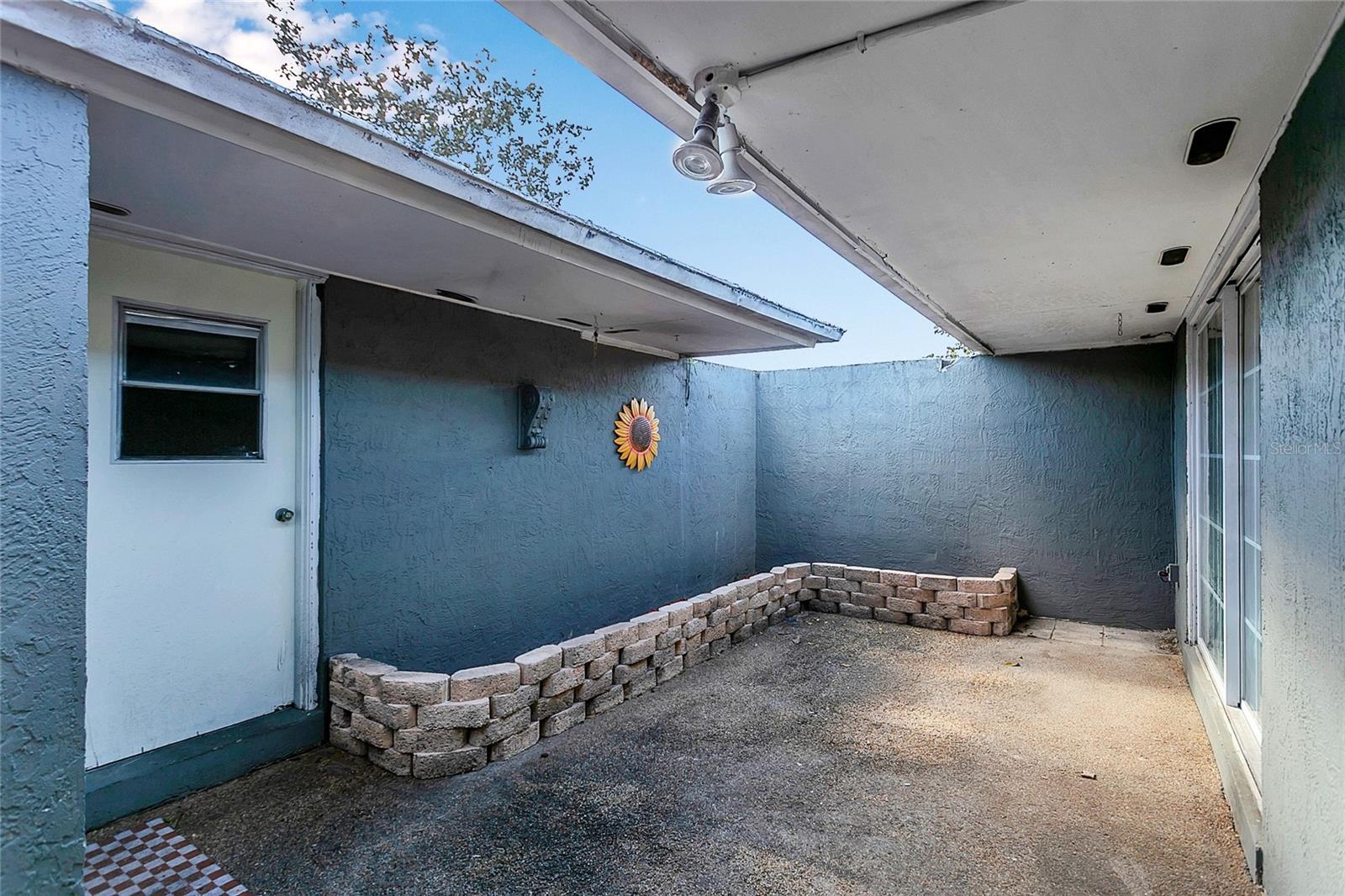 Image 3 of 24 For 561 Orange Street