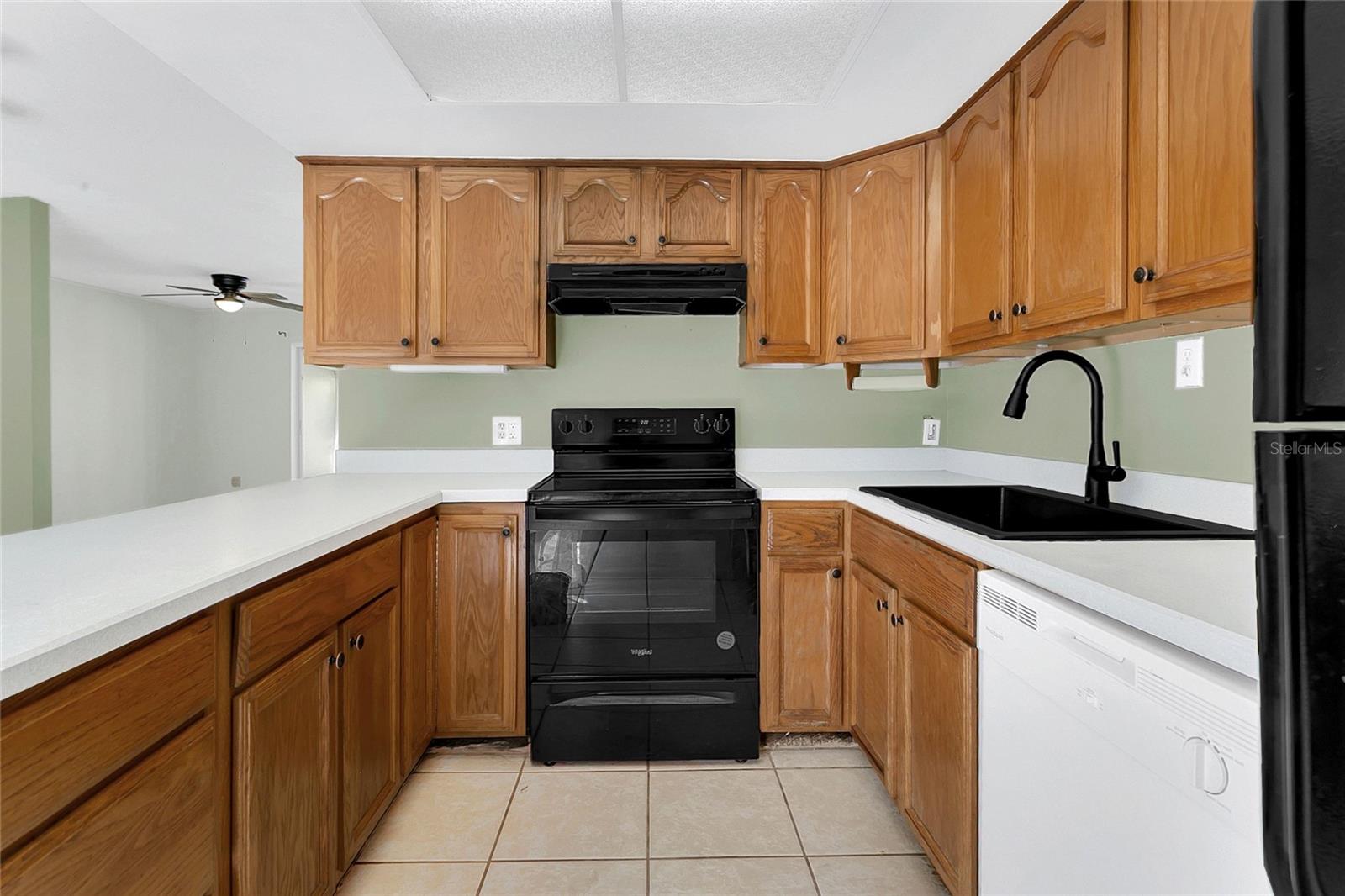 Image 9 of 24 For 561 Orange Street