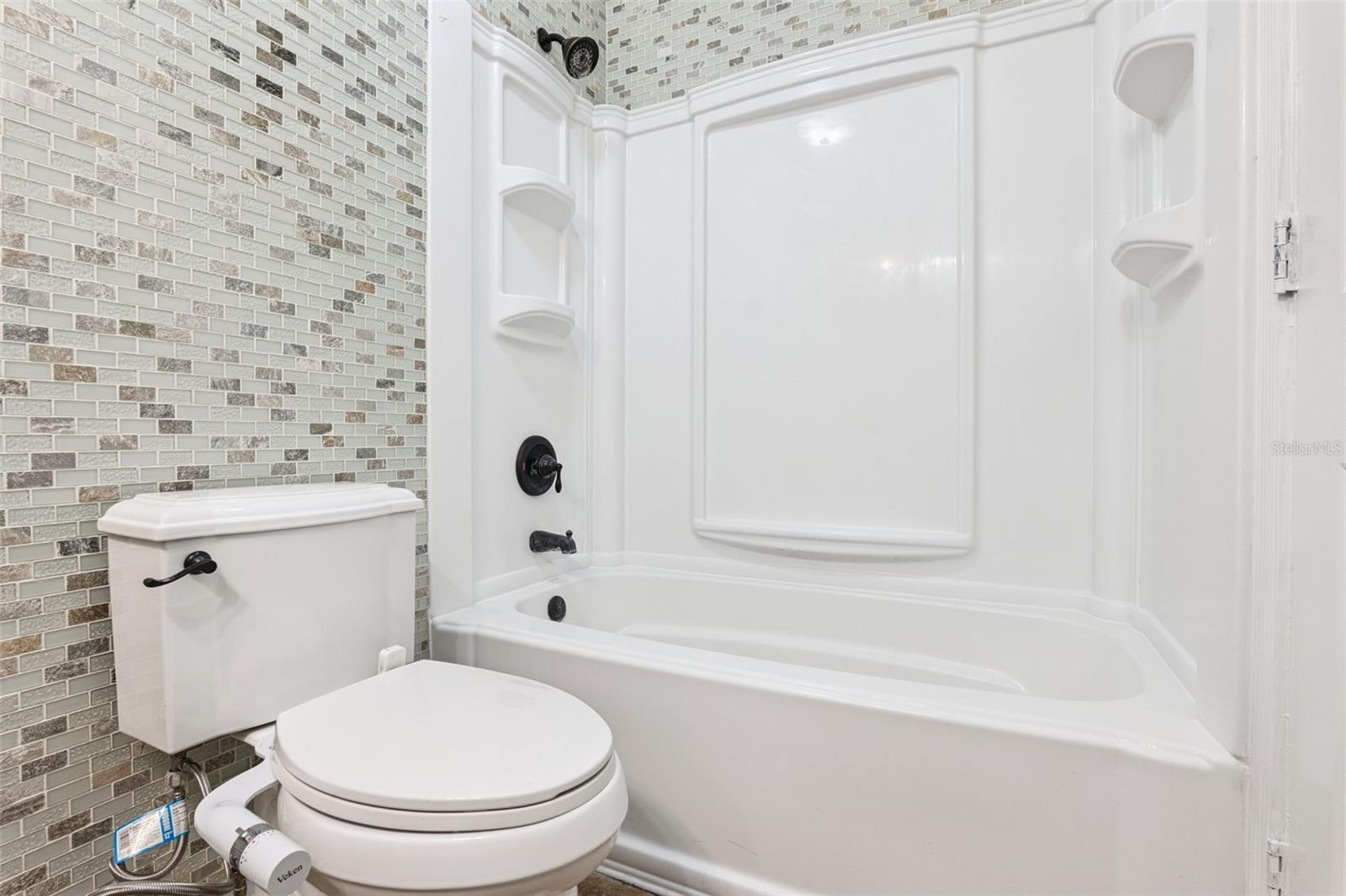 Image 15 of 21 For 625 Greencove Terrace 118