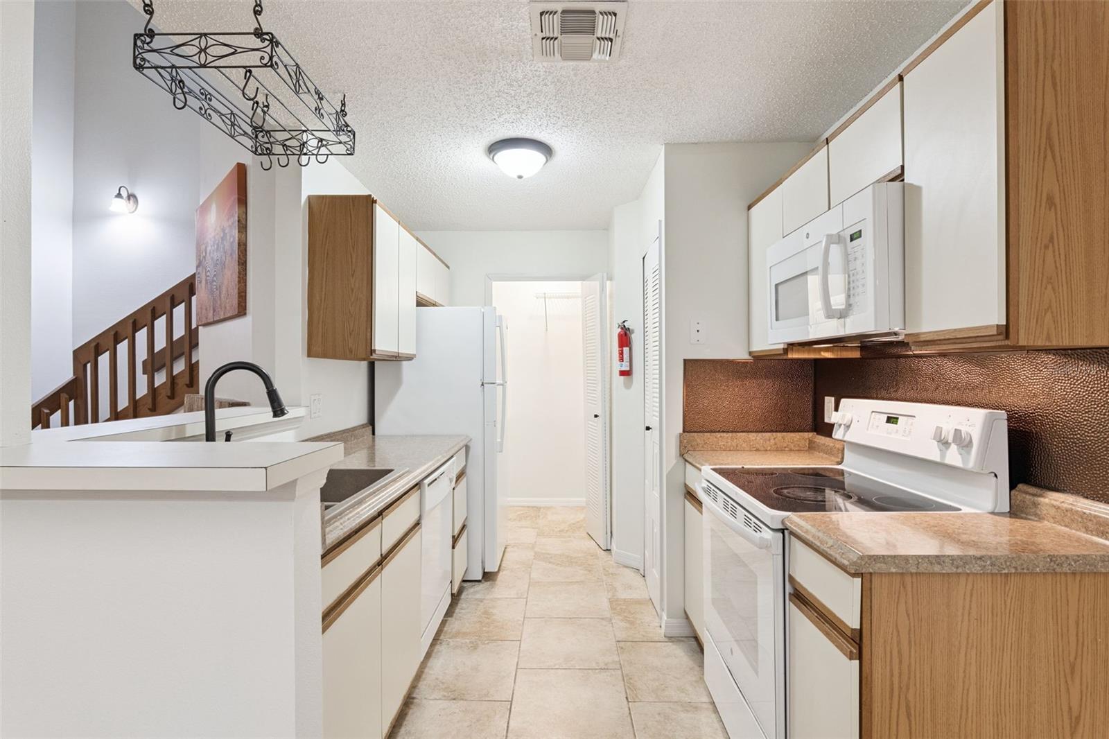 Image 7 of 21 For 625 Greencove Terrace 118