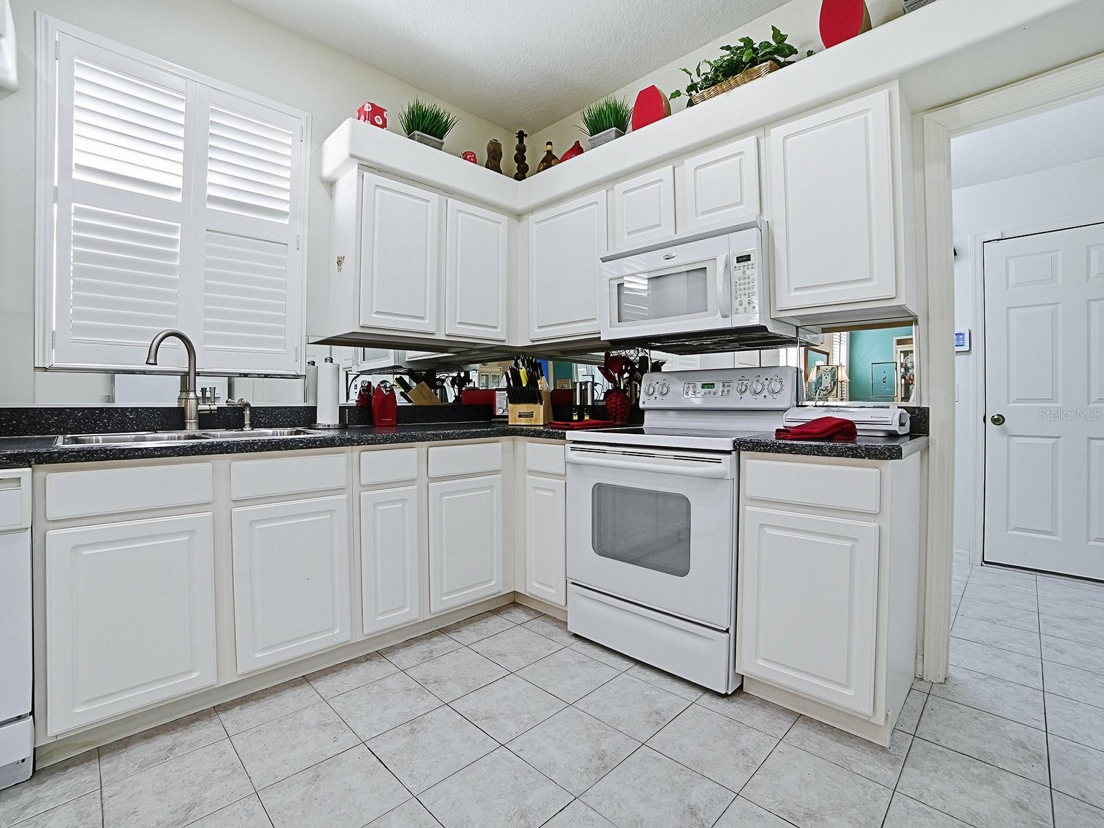 Image 15 of 37 For 33122 Meadow Side Court