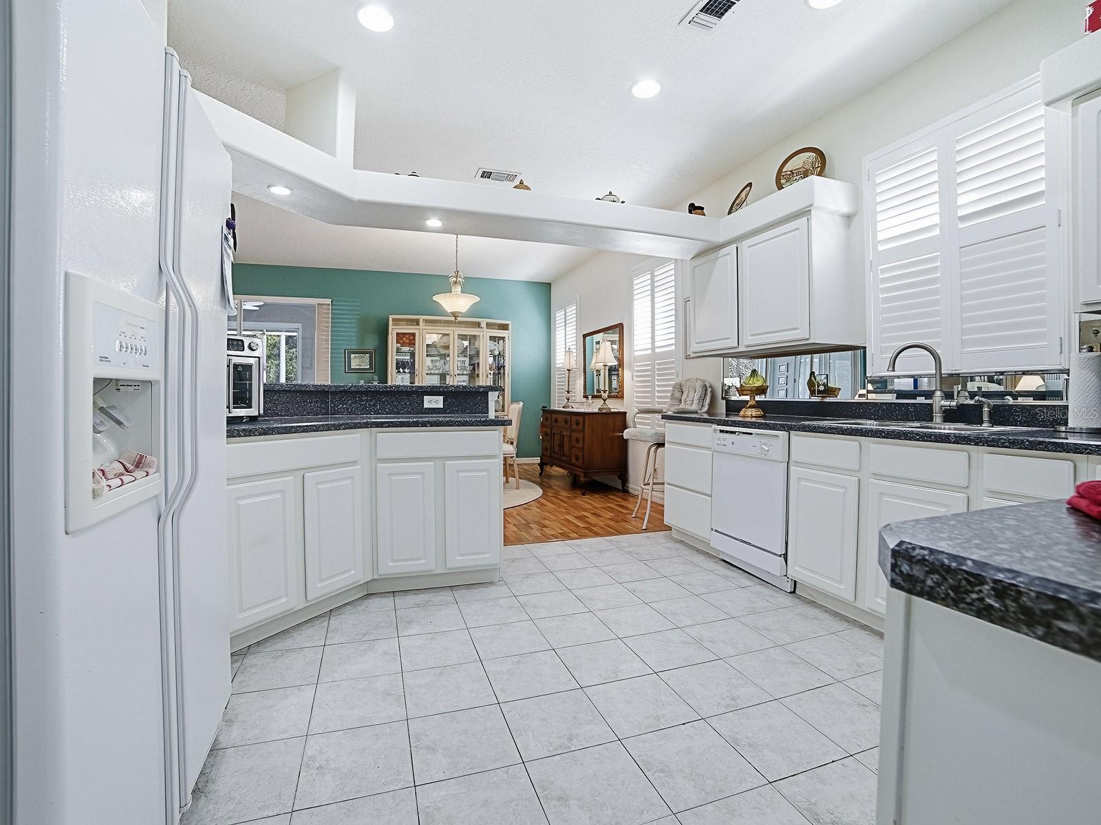 Image 16 of 37 For 33122 Meadow Side Court