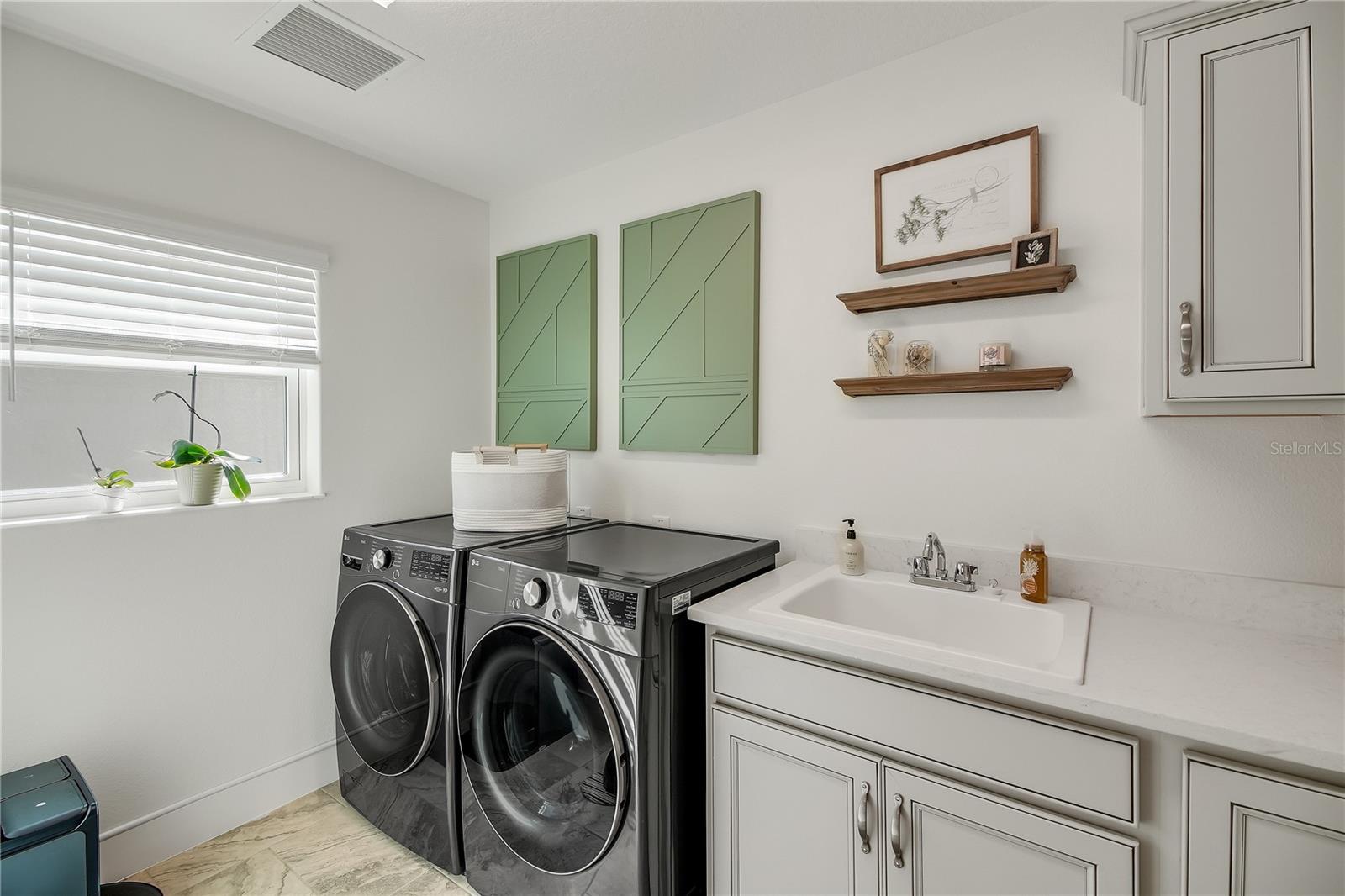 Image 23 of 55 For 2144 Biller Circle