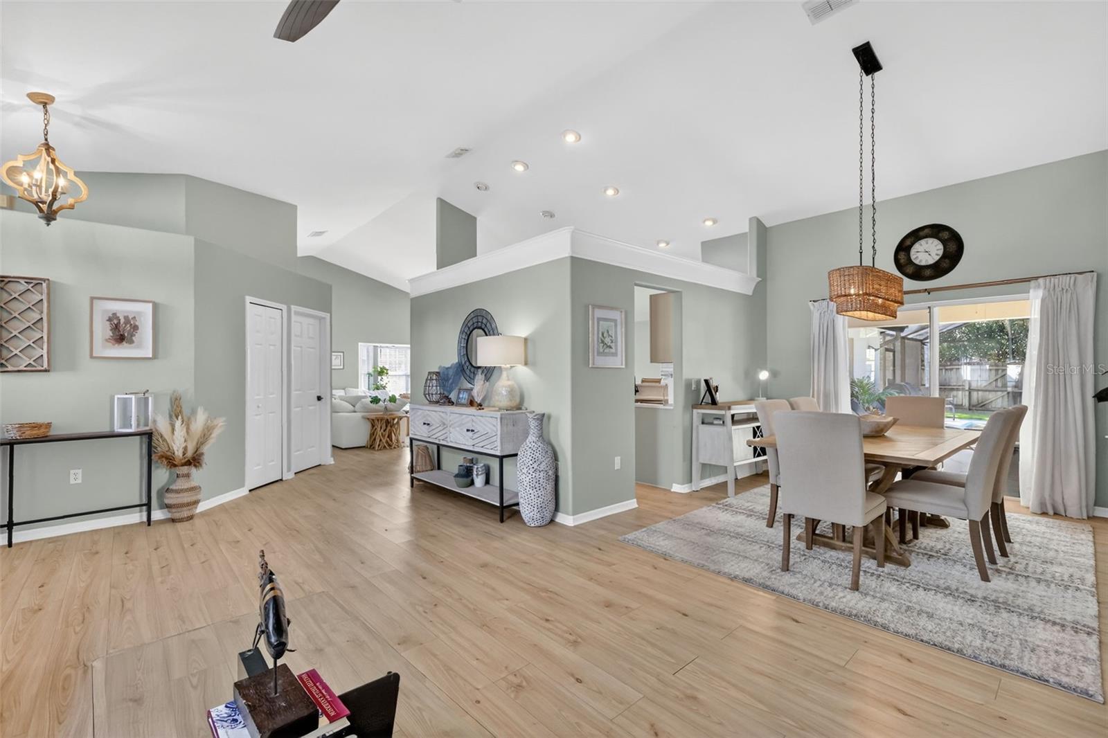 Image 5 of 35 For 773 Crooked Creek Dr