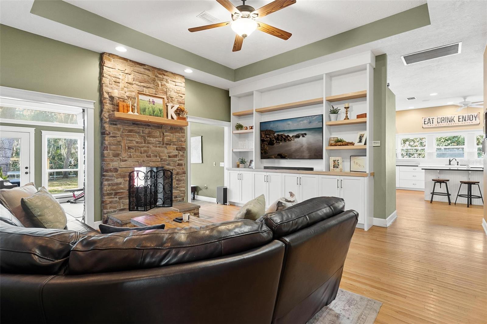 Image 12 of 54 For 10616 Poe Street