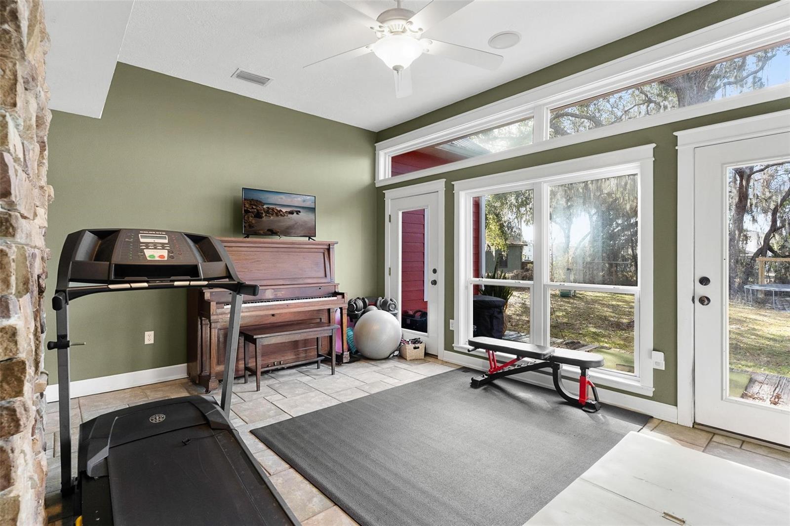 Image 15 of 54 For 10616 Poe Street