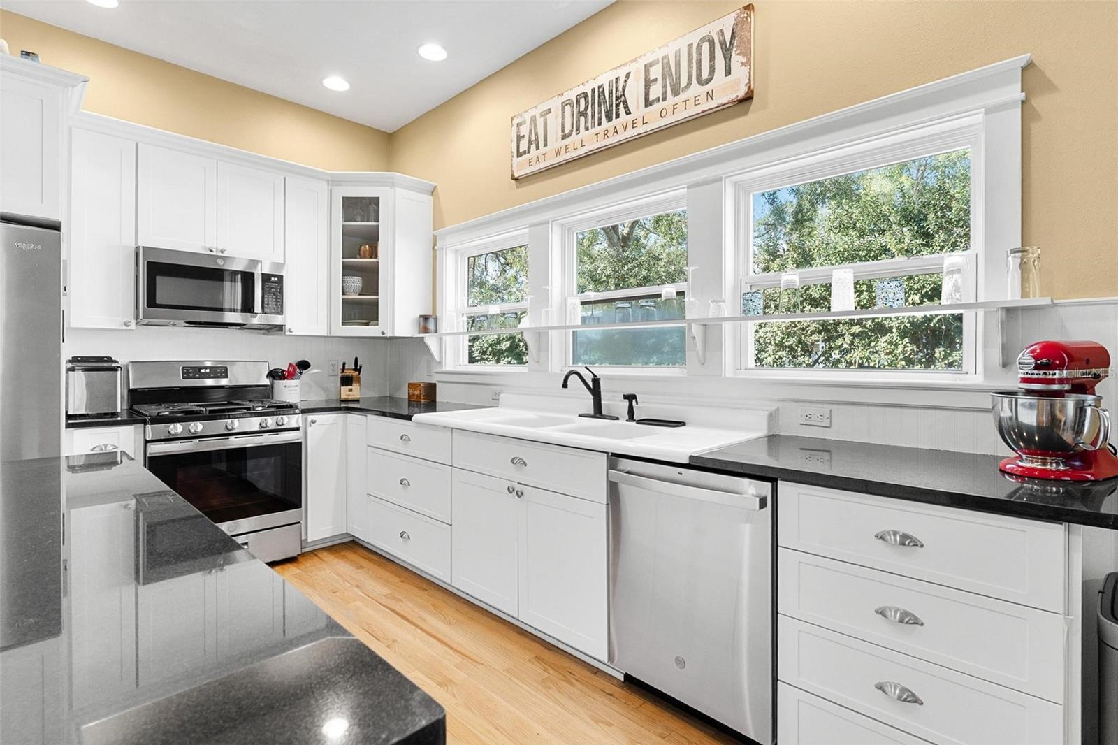 Image 19 of 54 For 10616 Poe Street