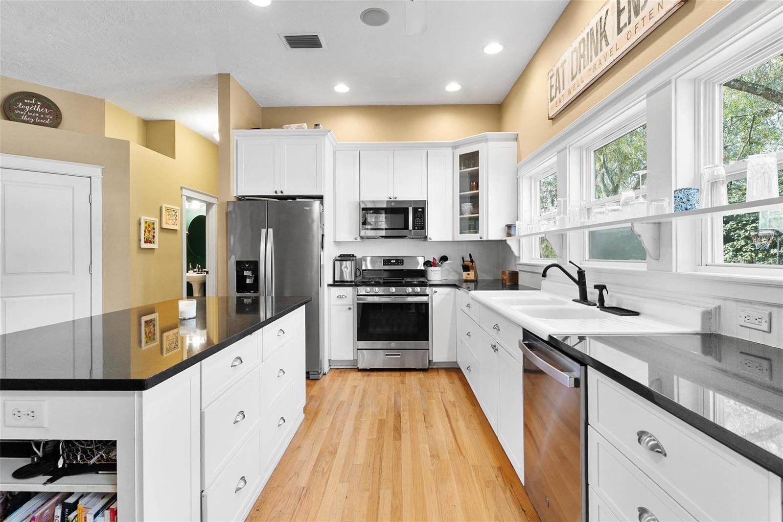 Image 20 of 54 For 10616 Poe Street