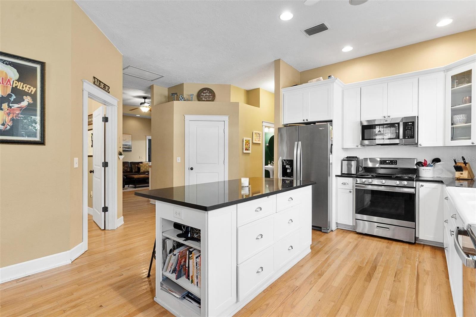 Image 21 of 54 For 10616 Poe Street