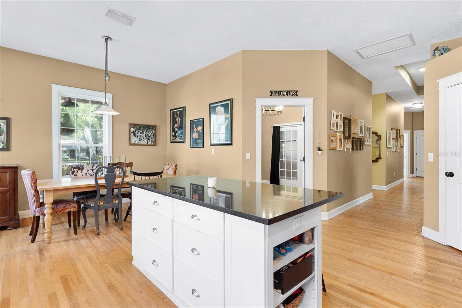 Image 22 of 54 For 10616 Poe Street