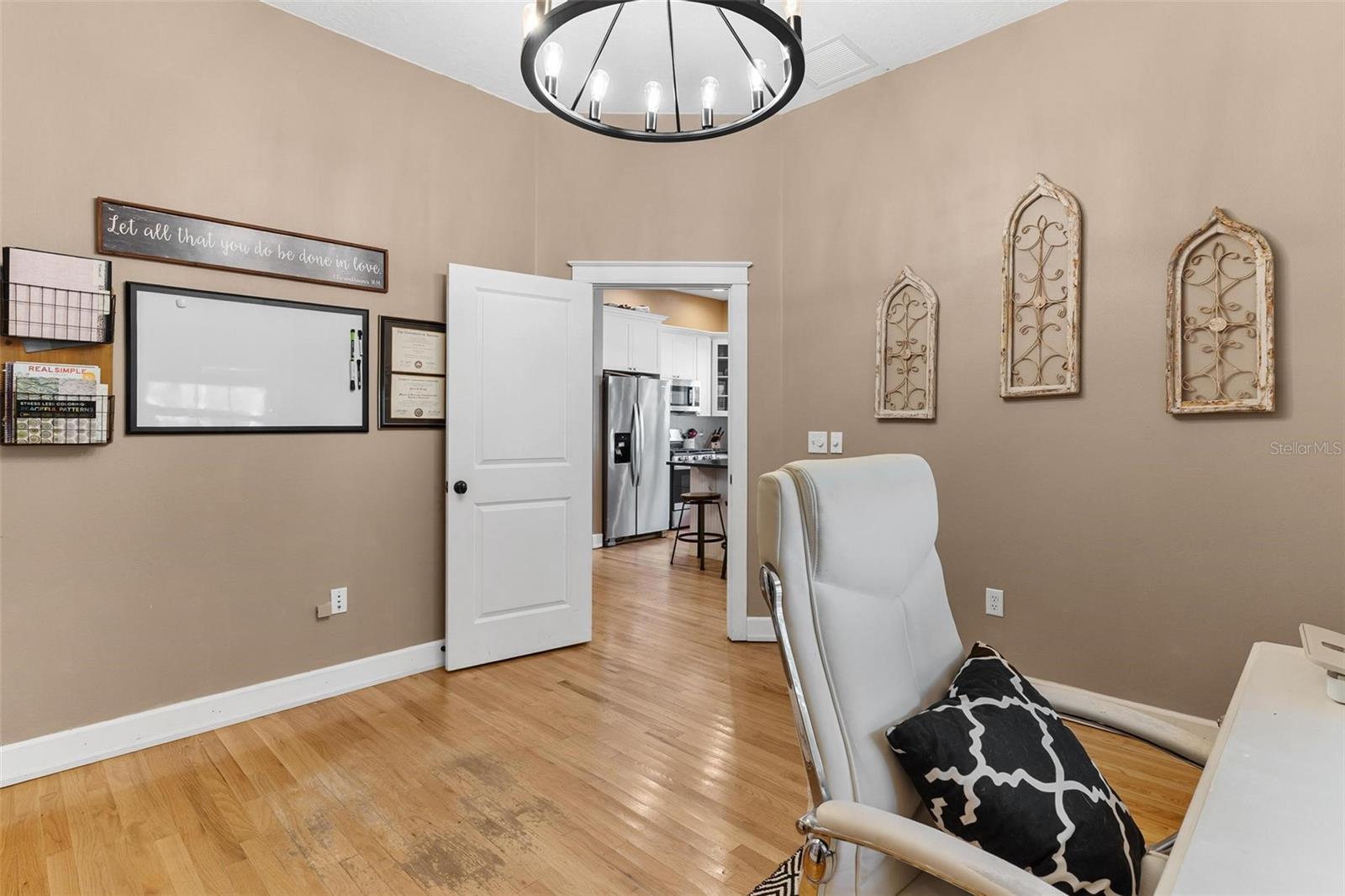 Image 28 of 54 For 10616 Poe Street