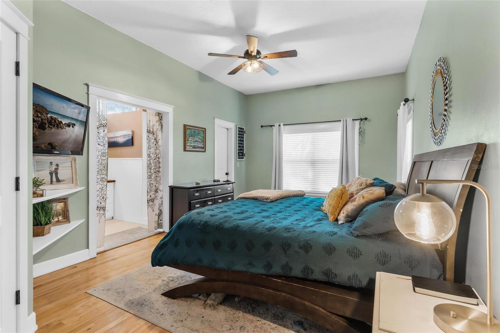 Image 32 of 54 For 10616 Poe Street