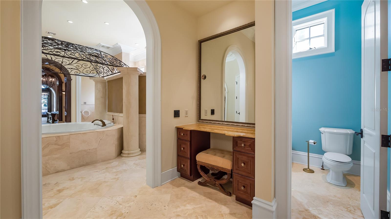 Image 25 of 47 For 16619 Arezo Court