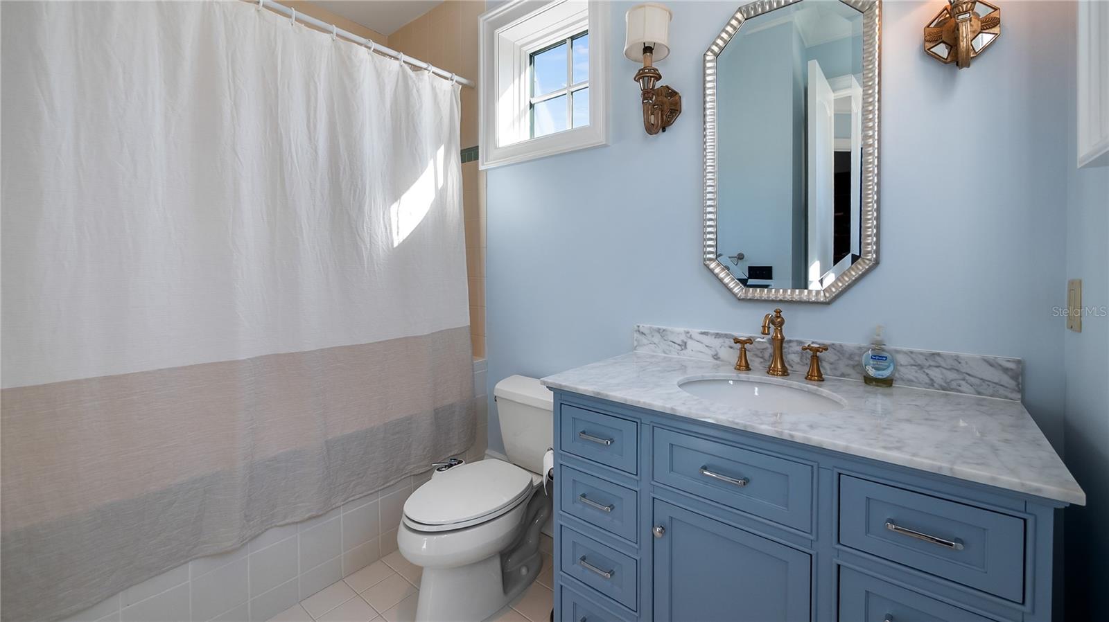 Image 33 of 47 For 16619 Arezo Court