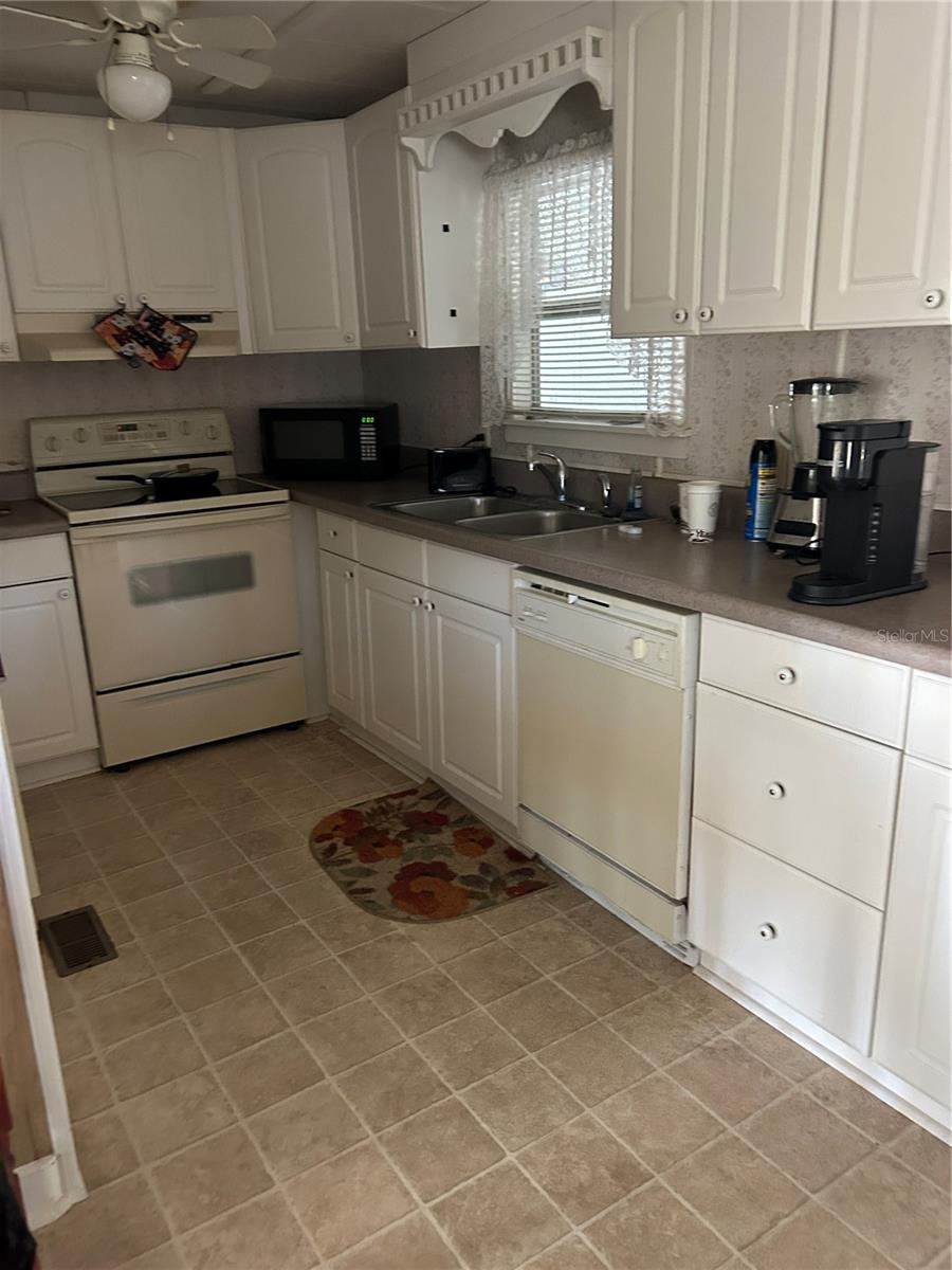 Image 9 of 14 For 40 Sabal Palm Circle