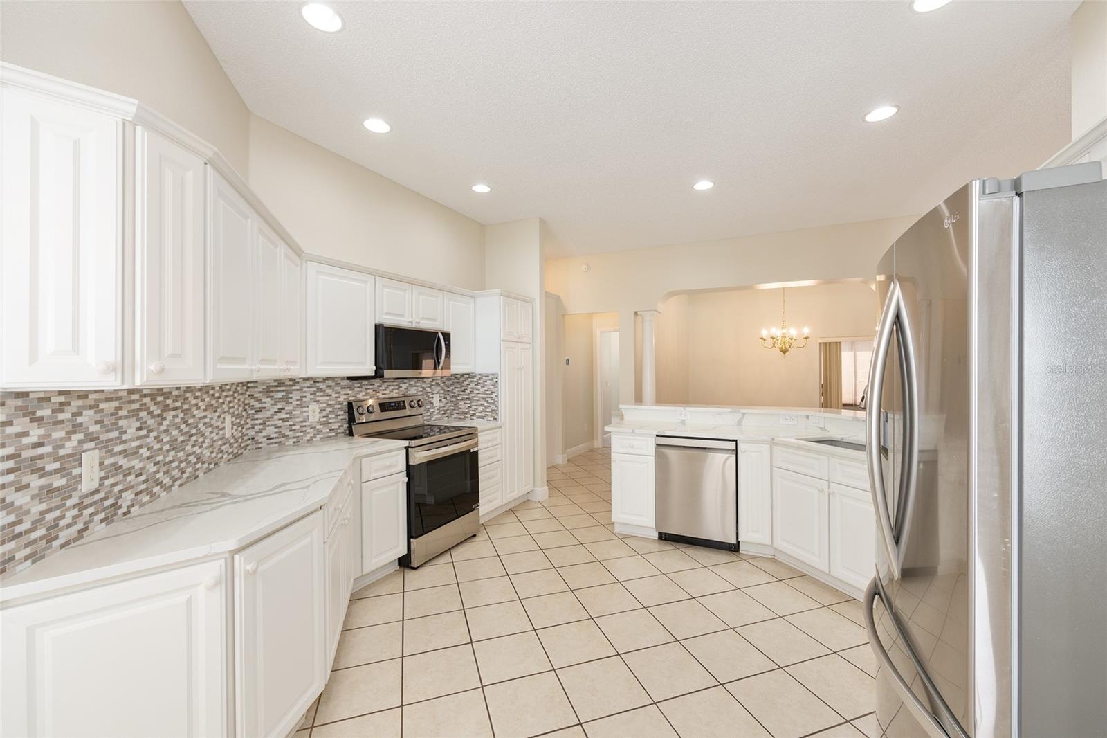 Image 14 of 61 For 840 Folsum Place