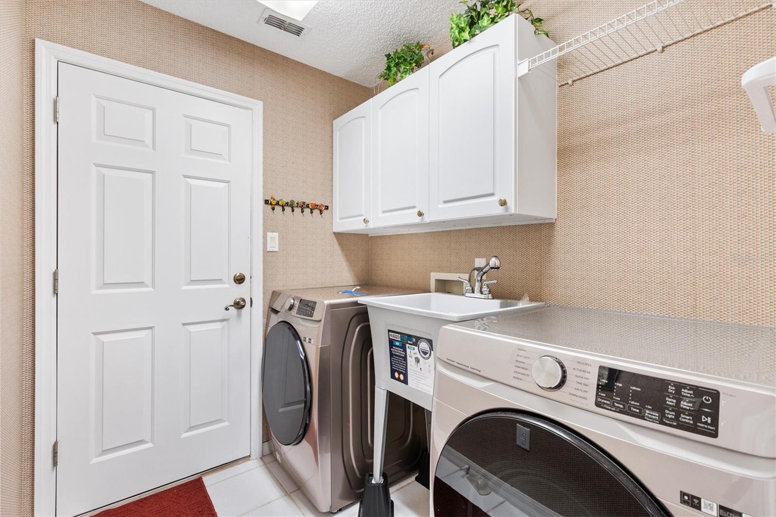 Image 28 of 41 For 3909 River Crest Circle