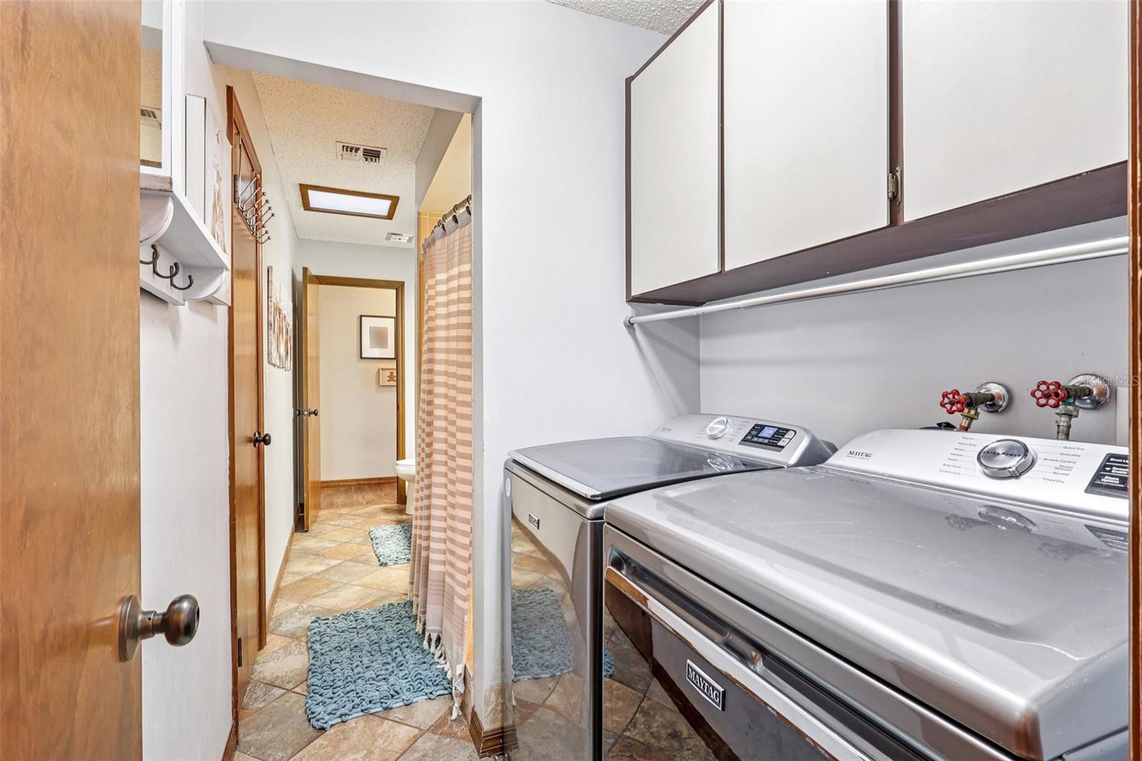 Image 21 of 39 For 9830 Wedgewood Lane