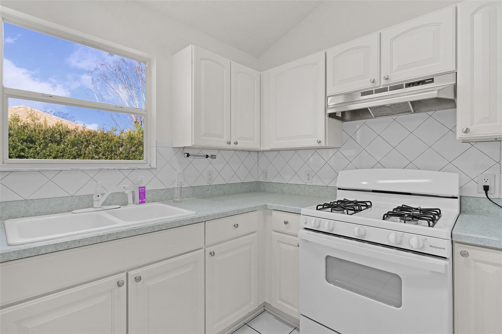 Image 13 of 43 For 1270 Weaton Court