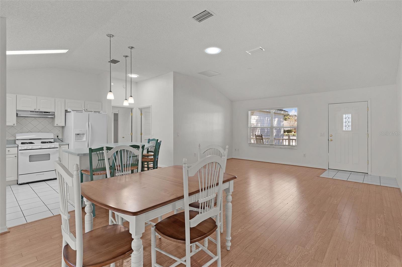 Image 16 of 43 For 1270 Weaton Court