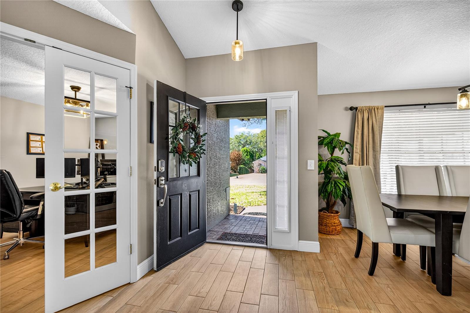 Image 4 of 38 For 319 Eastridge Drive