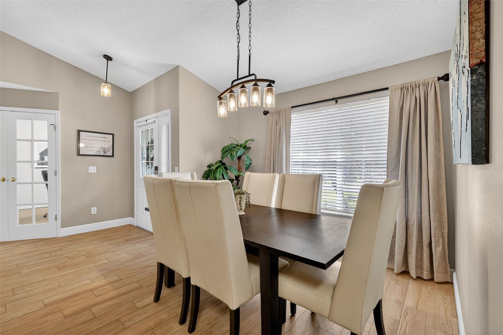 Image 5 of 38 For 319 Eastridge Drive