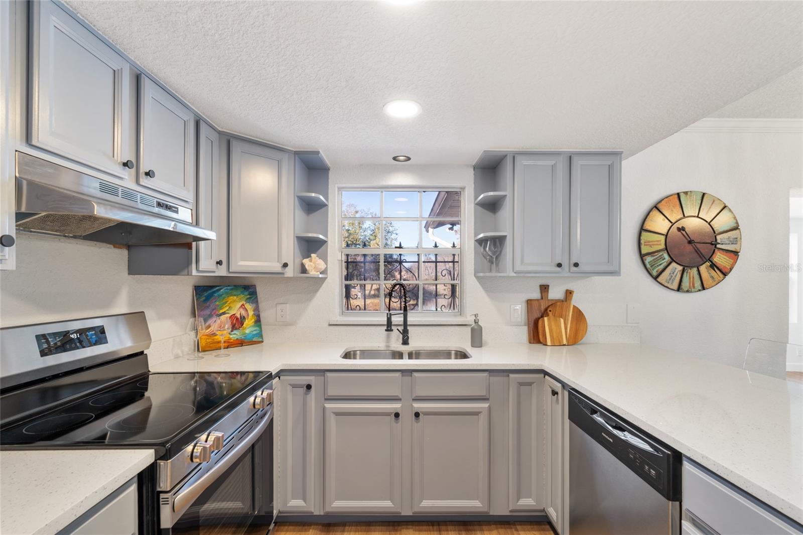 Image 11 of 28 For 507 Bates Avenue