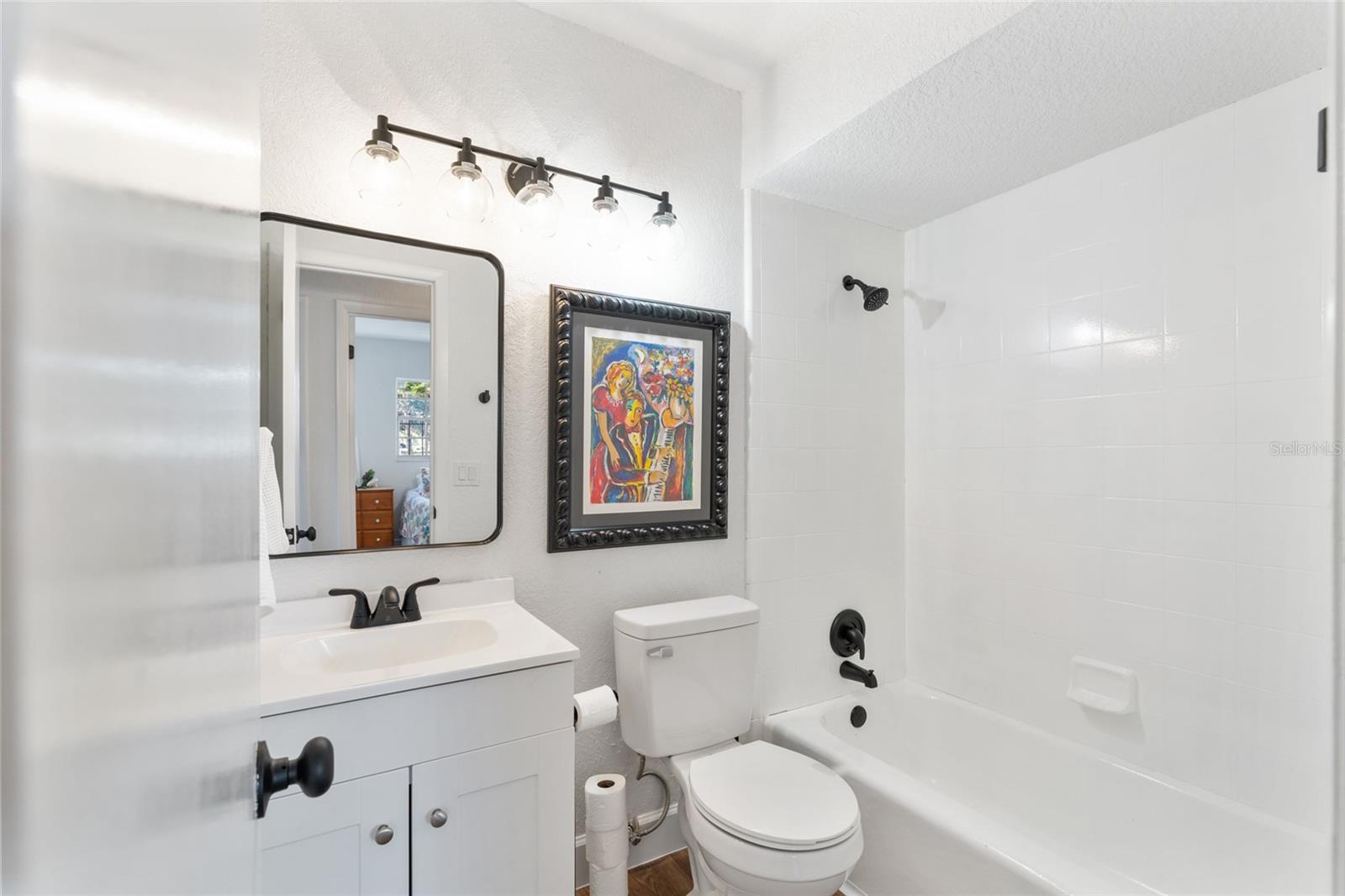 Image 15 of 28 For 507 Bates Avenue