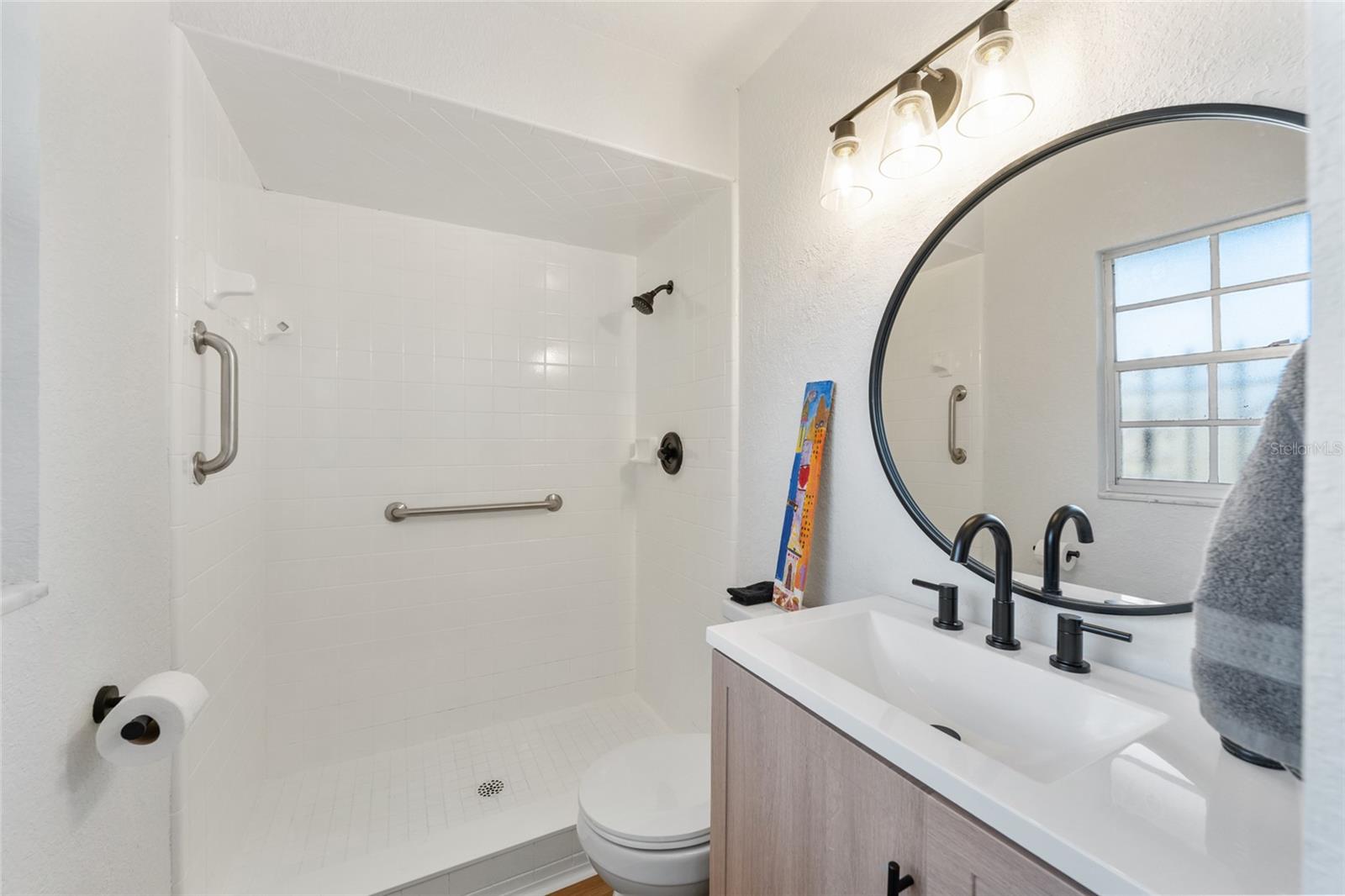 Image 18 of 28 For 507 Bates Avenue