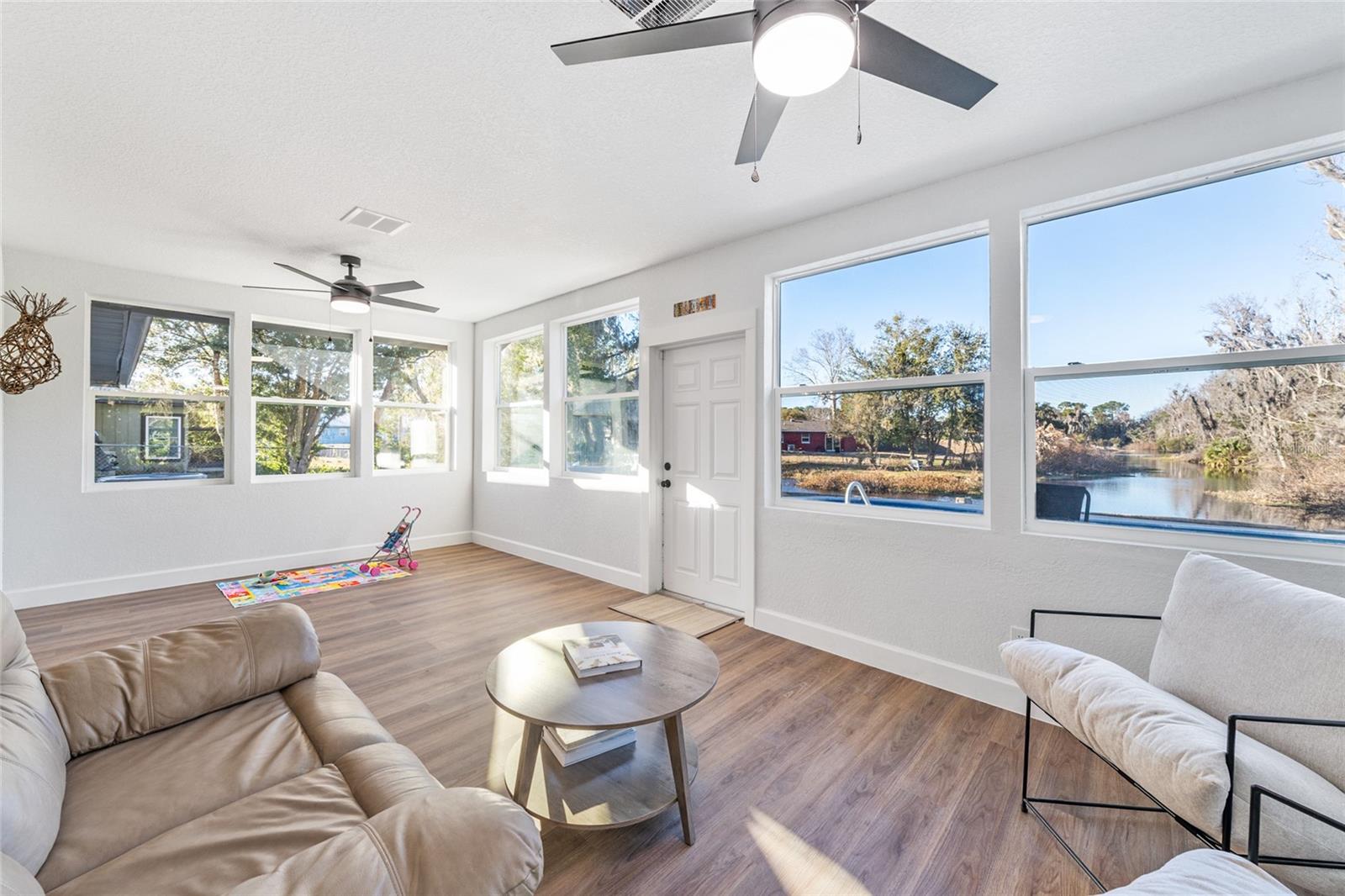 Image 20 of 28 For 507 Bates Avenue