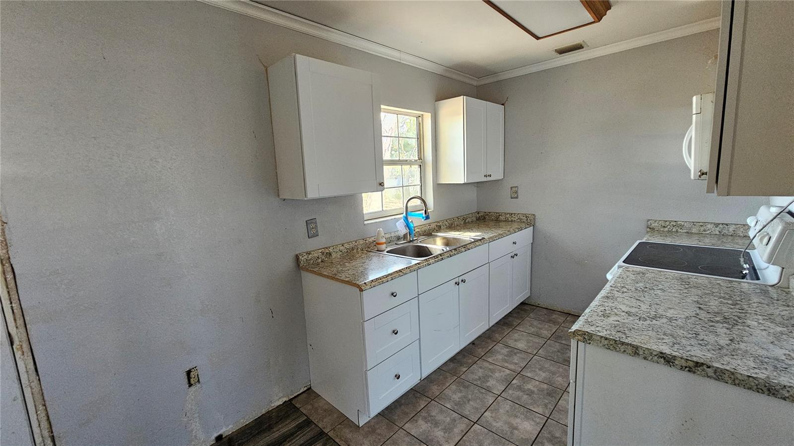 Image 11 of 20 For 2115 Woodland Boulevard