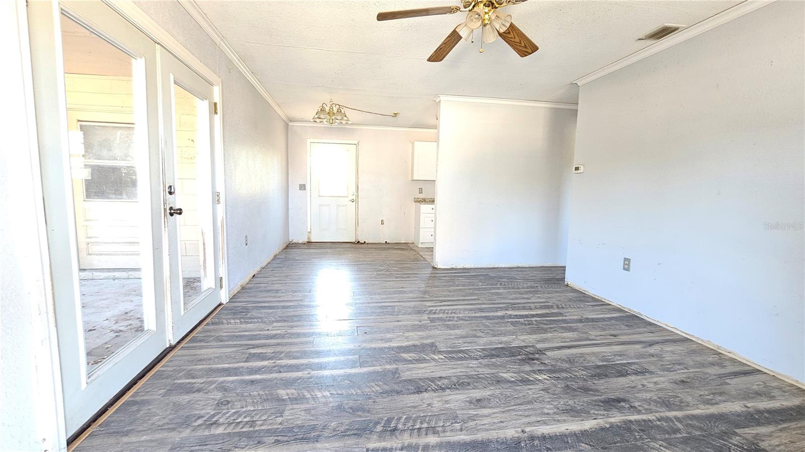 Image 5 of 20 For 2115 Woodland Boulevard