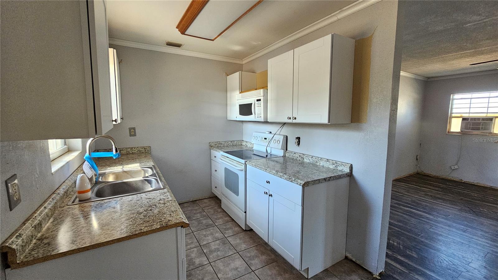 Image 9 of 20 For 2115 Woodland Boulevard