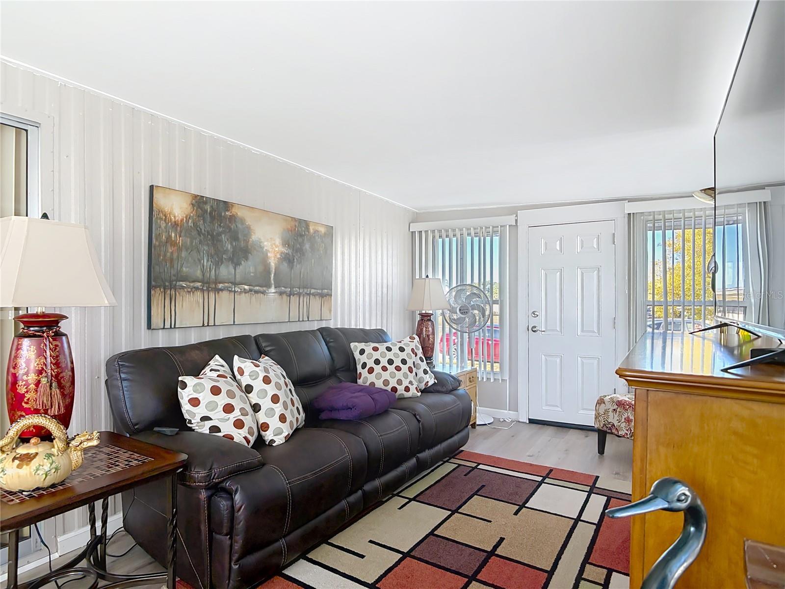 Image 21 of 62 For 1405 Skyline Court