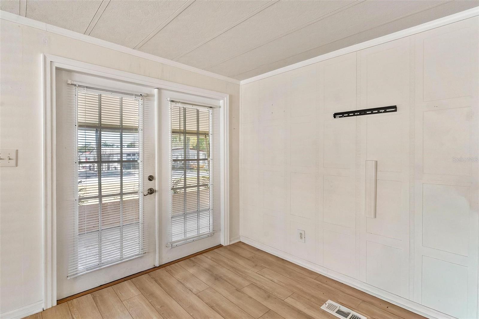 Image 7 of 34 For 2461 Karen Drive