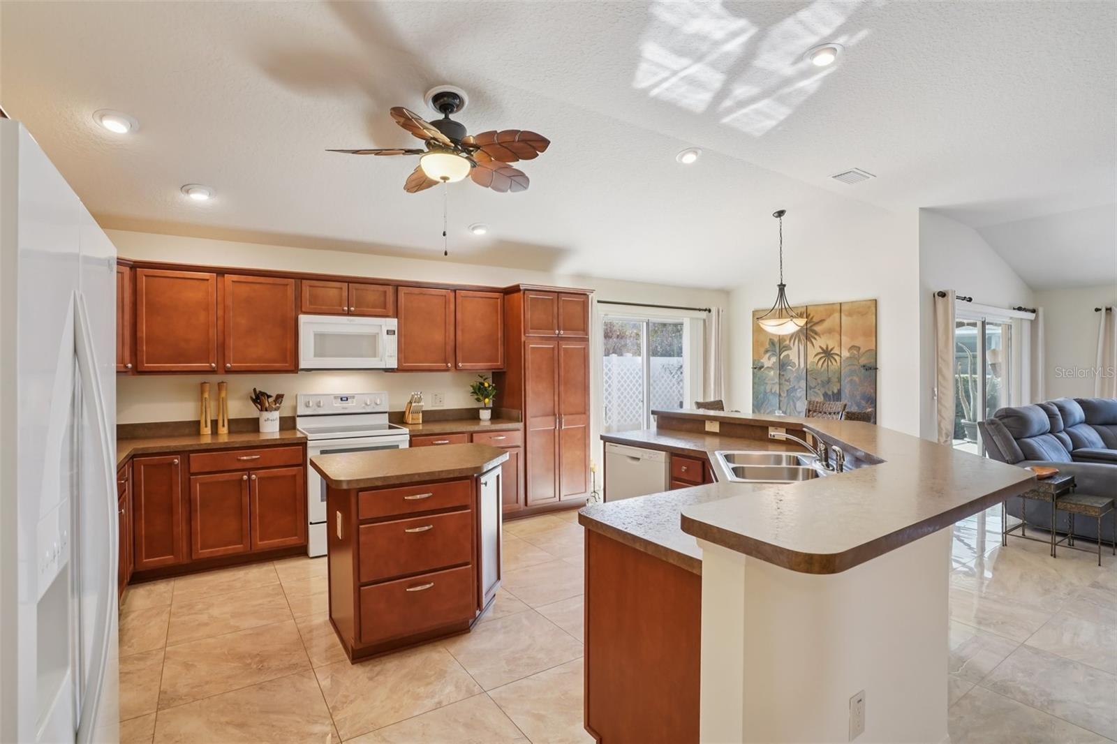 Image 12 of 44 For 1052 Becker Avenue