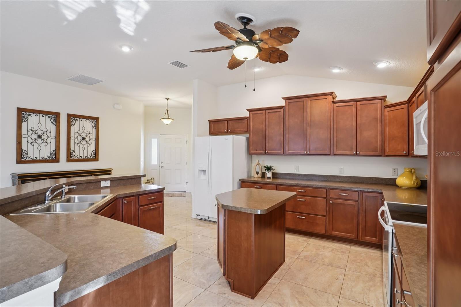 Image 13 of 44 For 1052 Becker Avenue