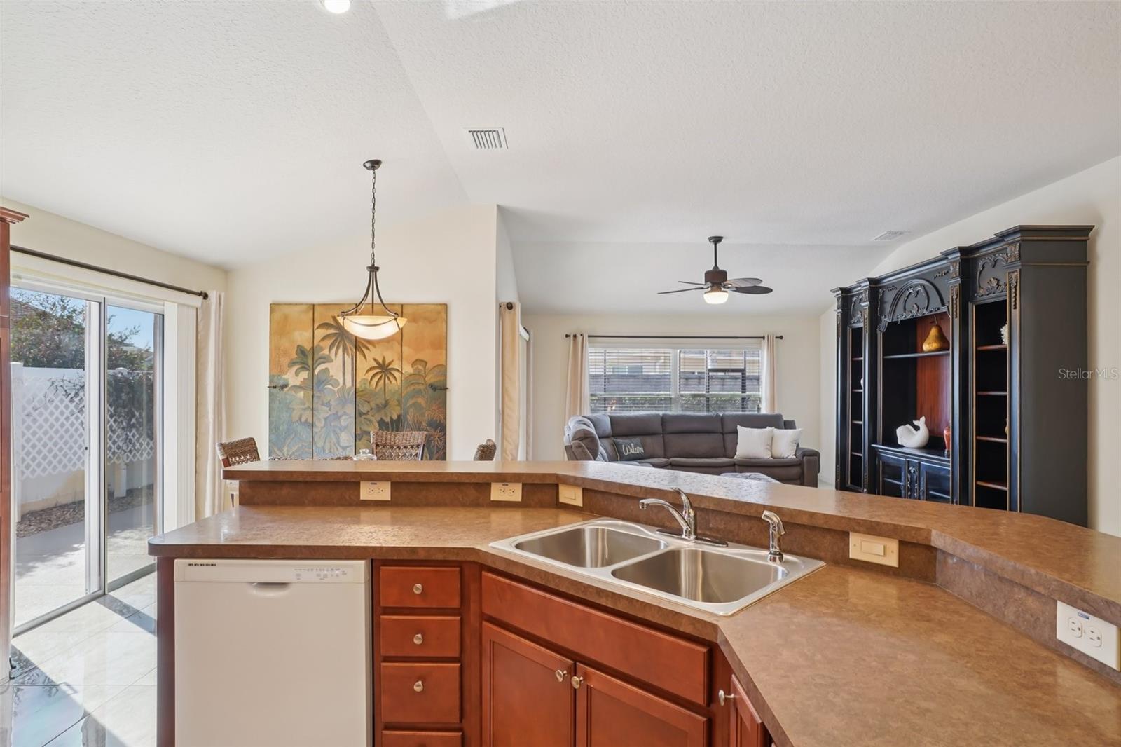 Image 14 of 44 For 1052 Becker Avenue