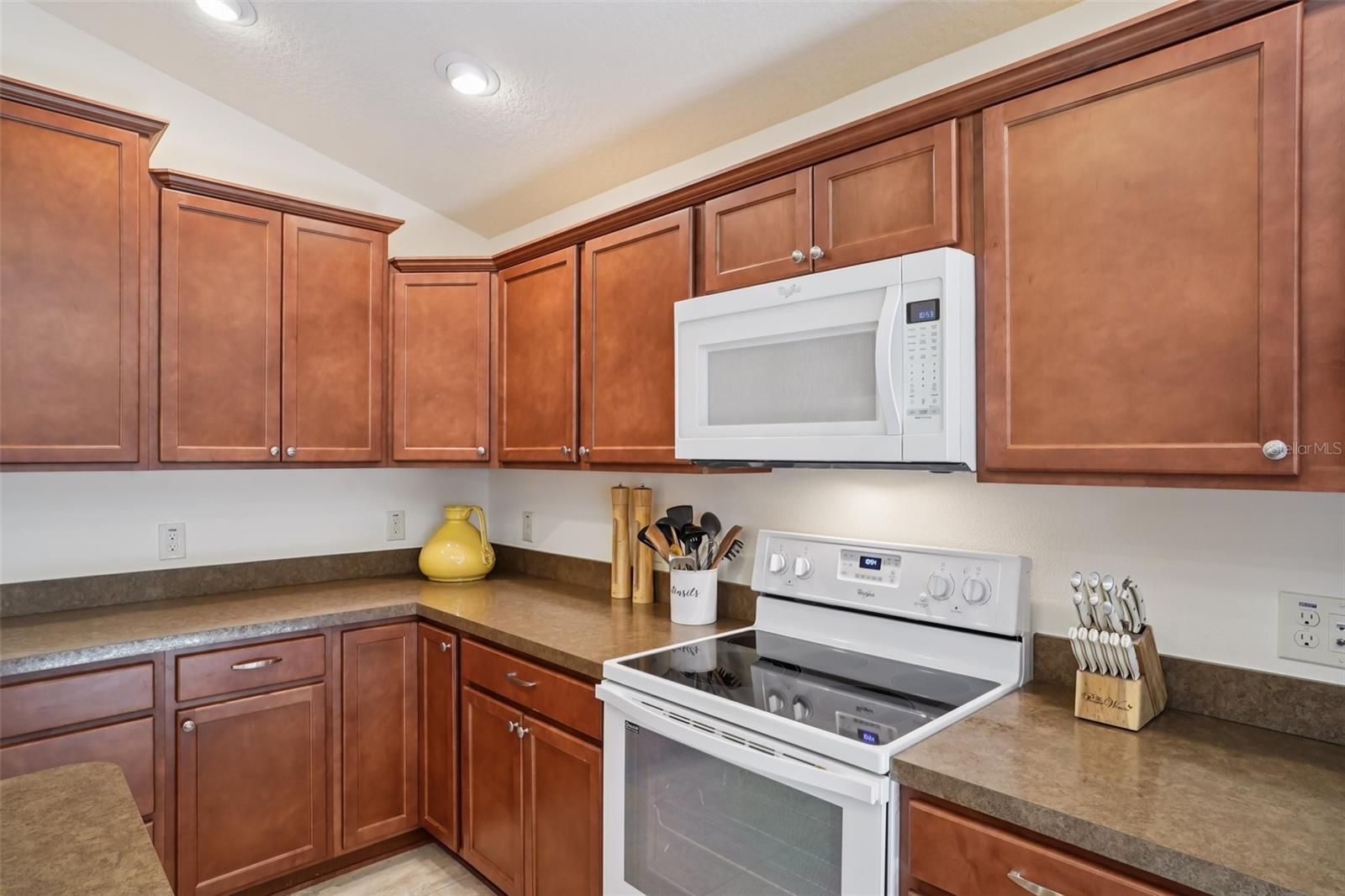 Image 15 of 44 For 1052 Becker Avenue