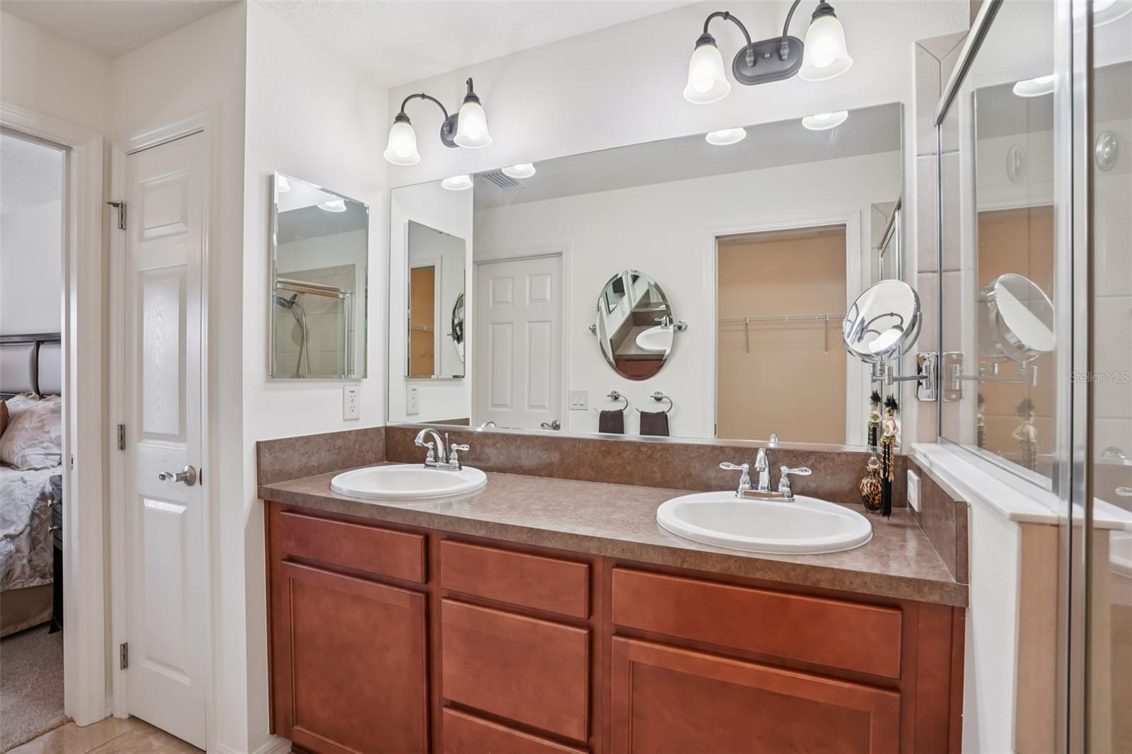 Image 21 of 44 For 1052 Becker Avenue