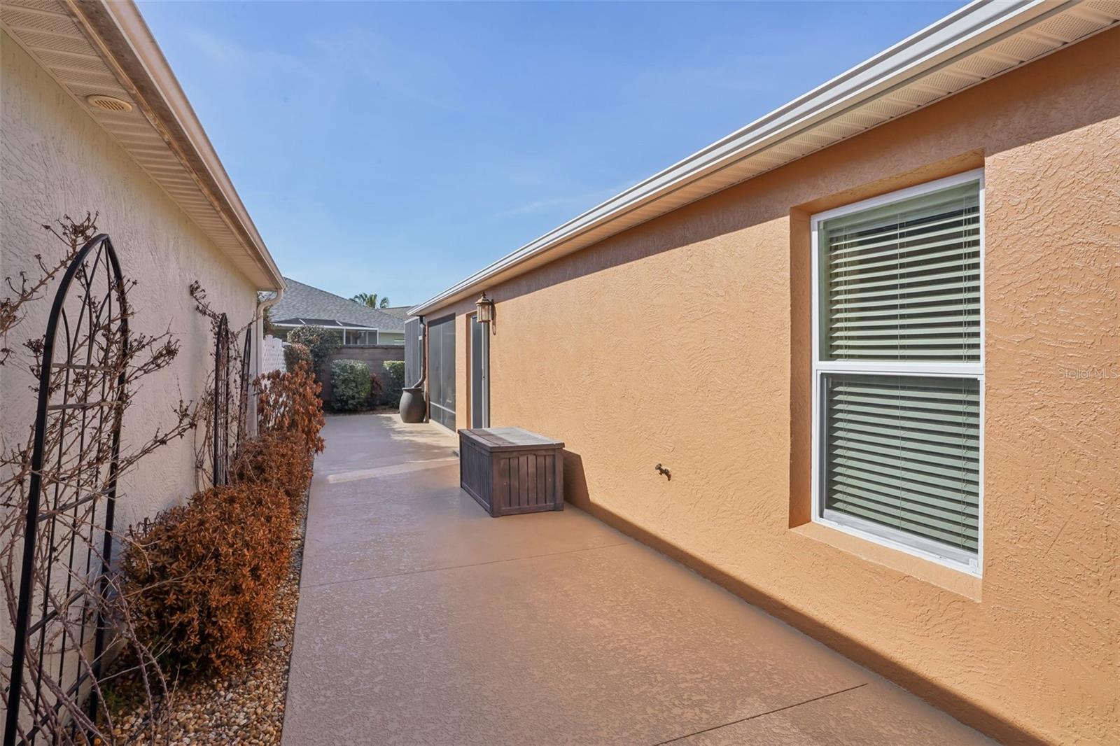 Image 39 of 44 For 1052 Becker Avenue