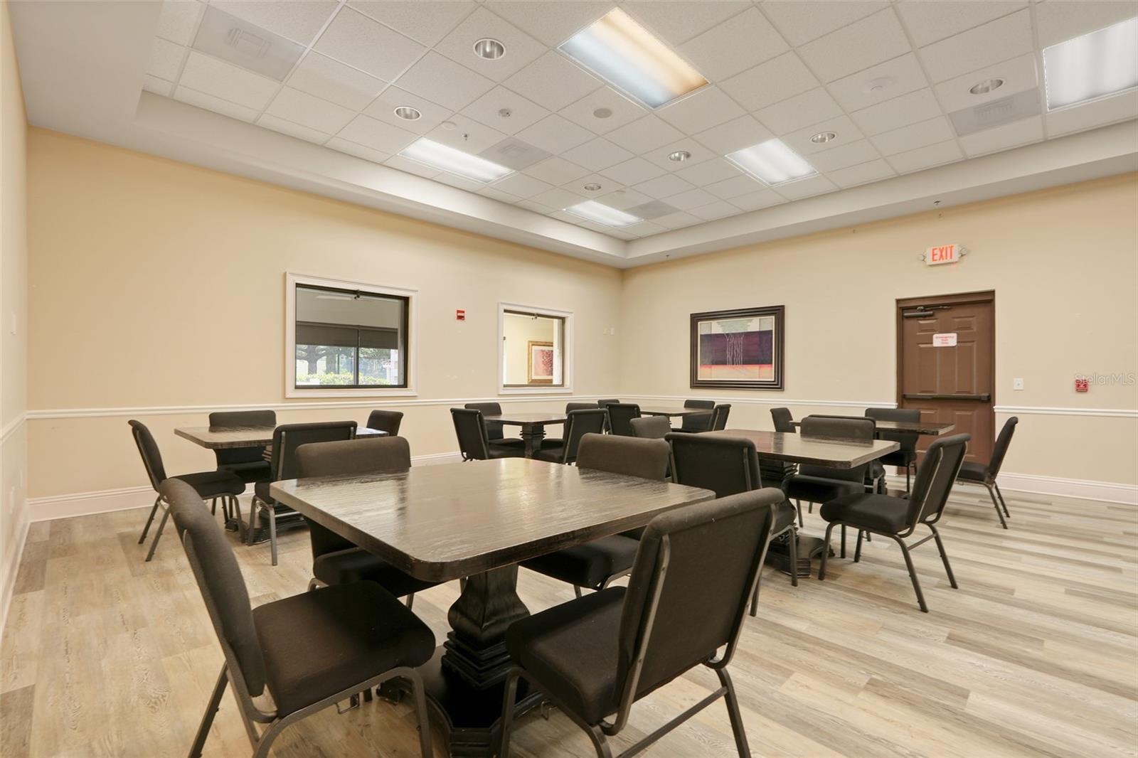 Image 36 of 46 For 3550 Fairwaters Court D