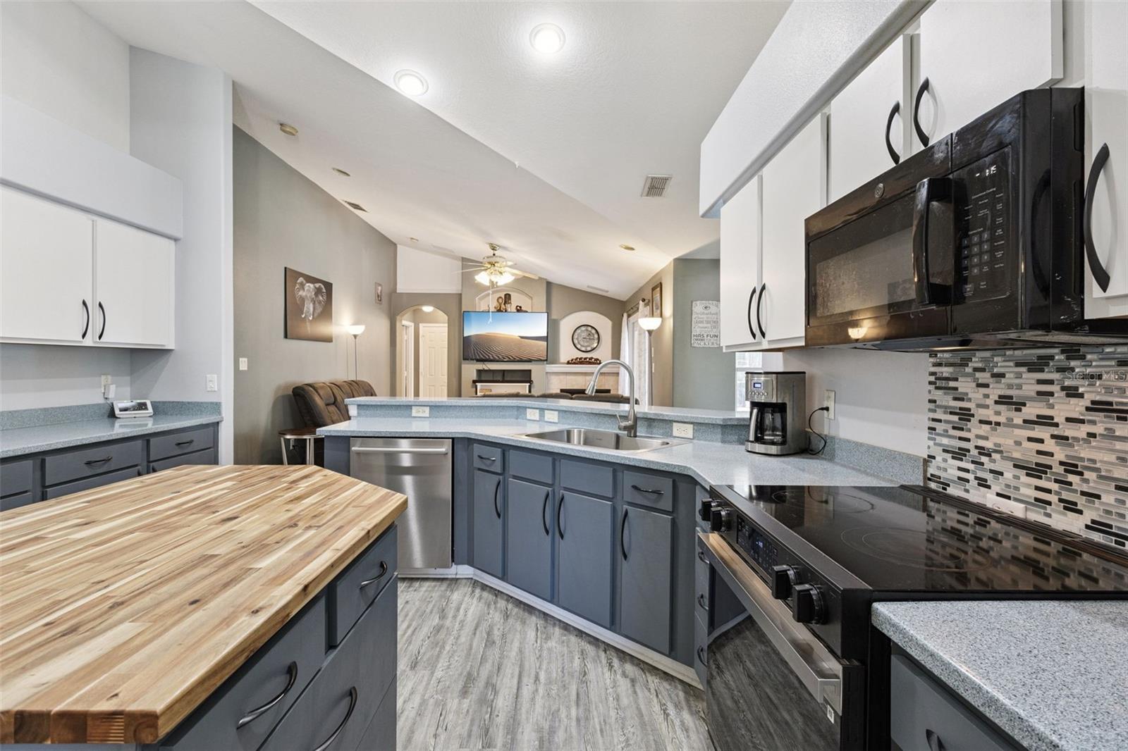 Image 11 of 40 For 13942 Greater Pines Boulevard