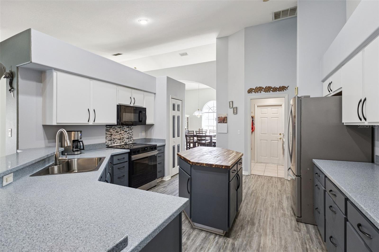 Image 13 of 40 For 13942 Greater Pines Boulevard