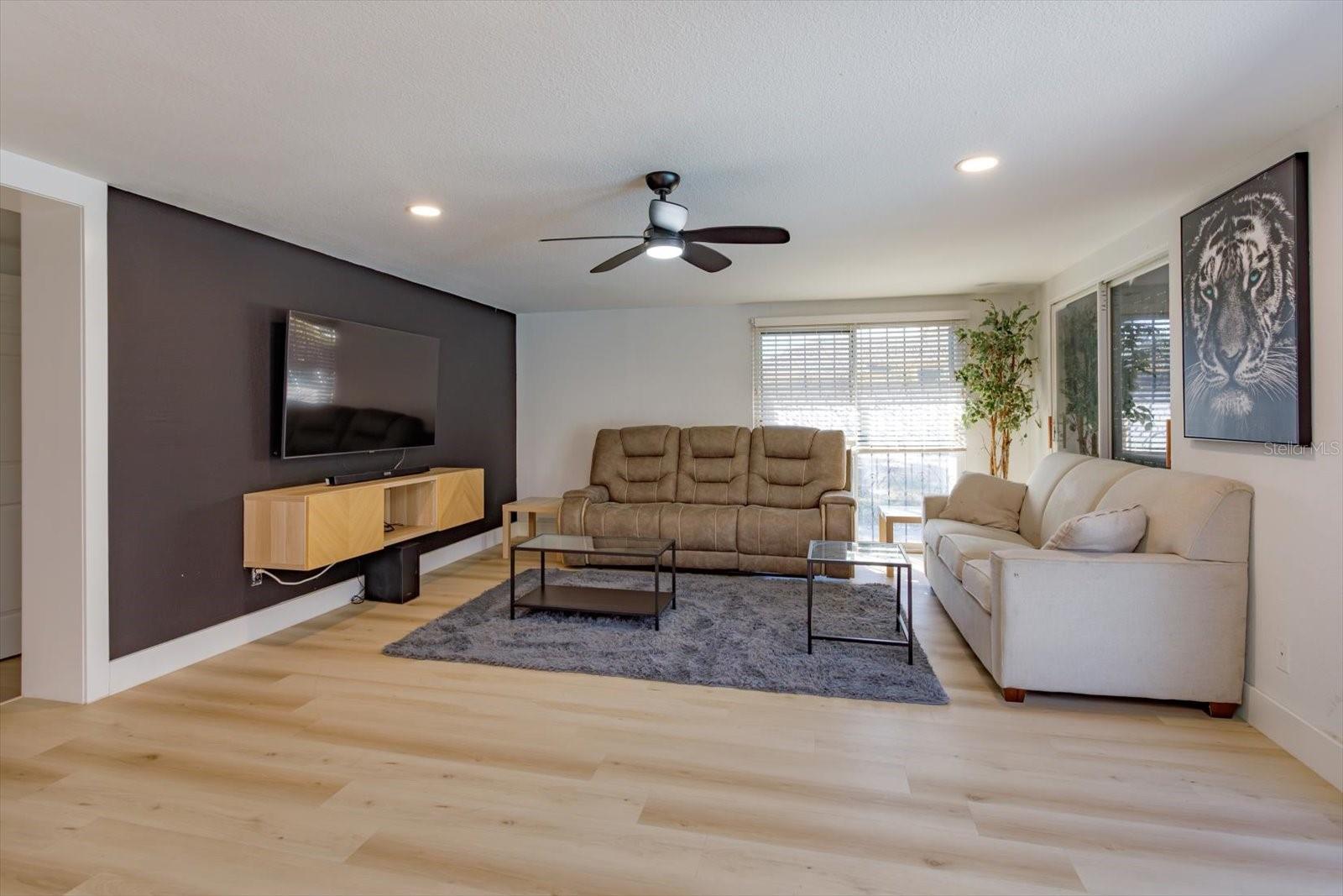 Image 5 of 16 For 2010 Lakeville Road N